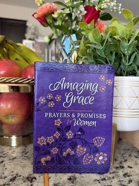✨NWT Amazing Grace Prayers & Promises for Women💜
